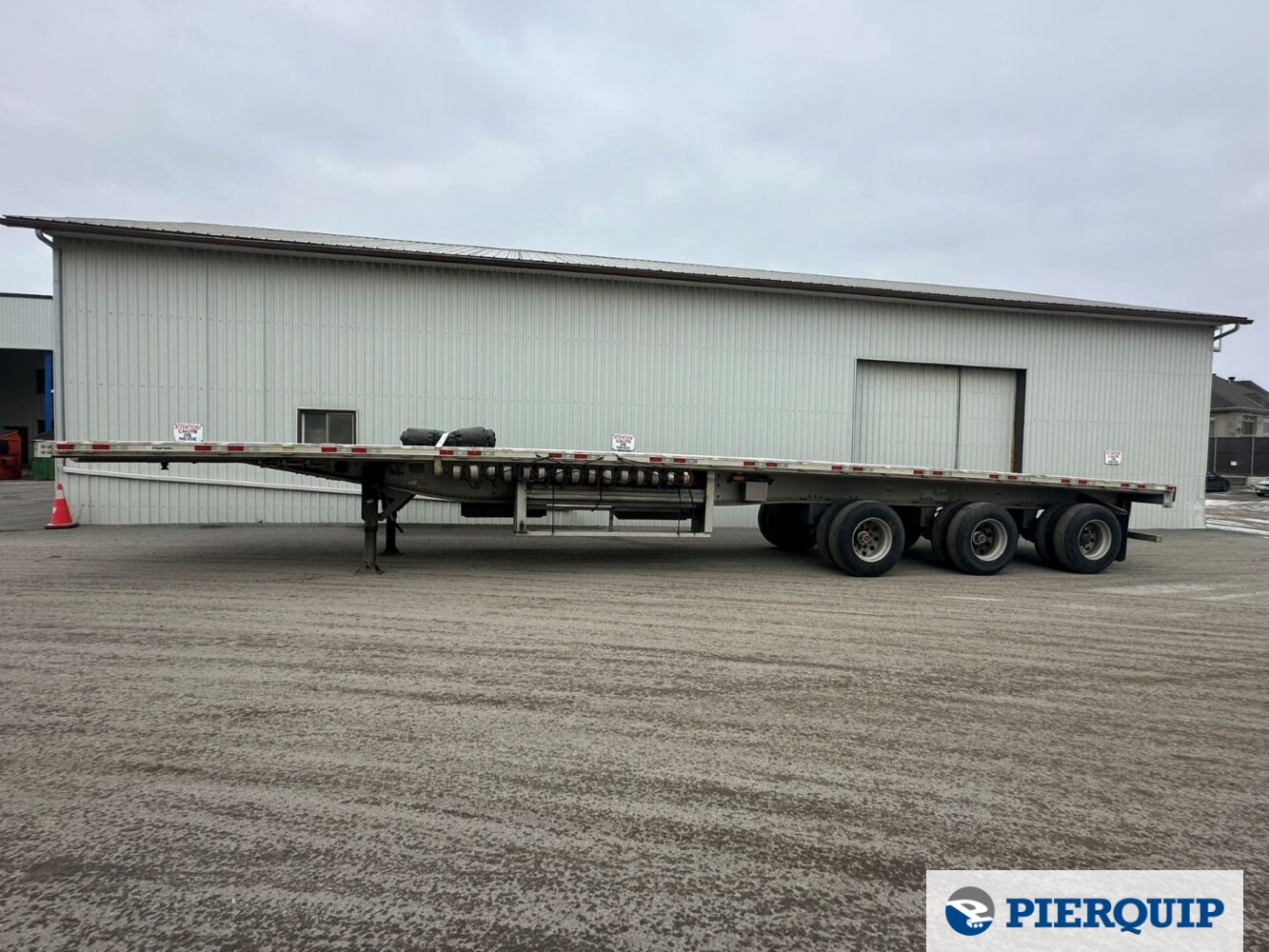 Pierquip_Manac_Flatbed_3-Axles_2017_002.jpg