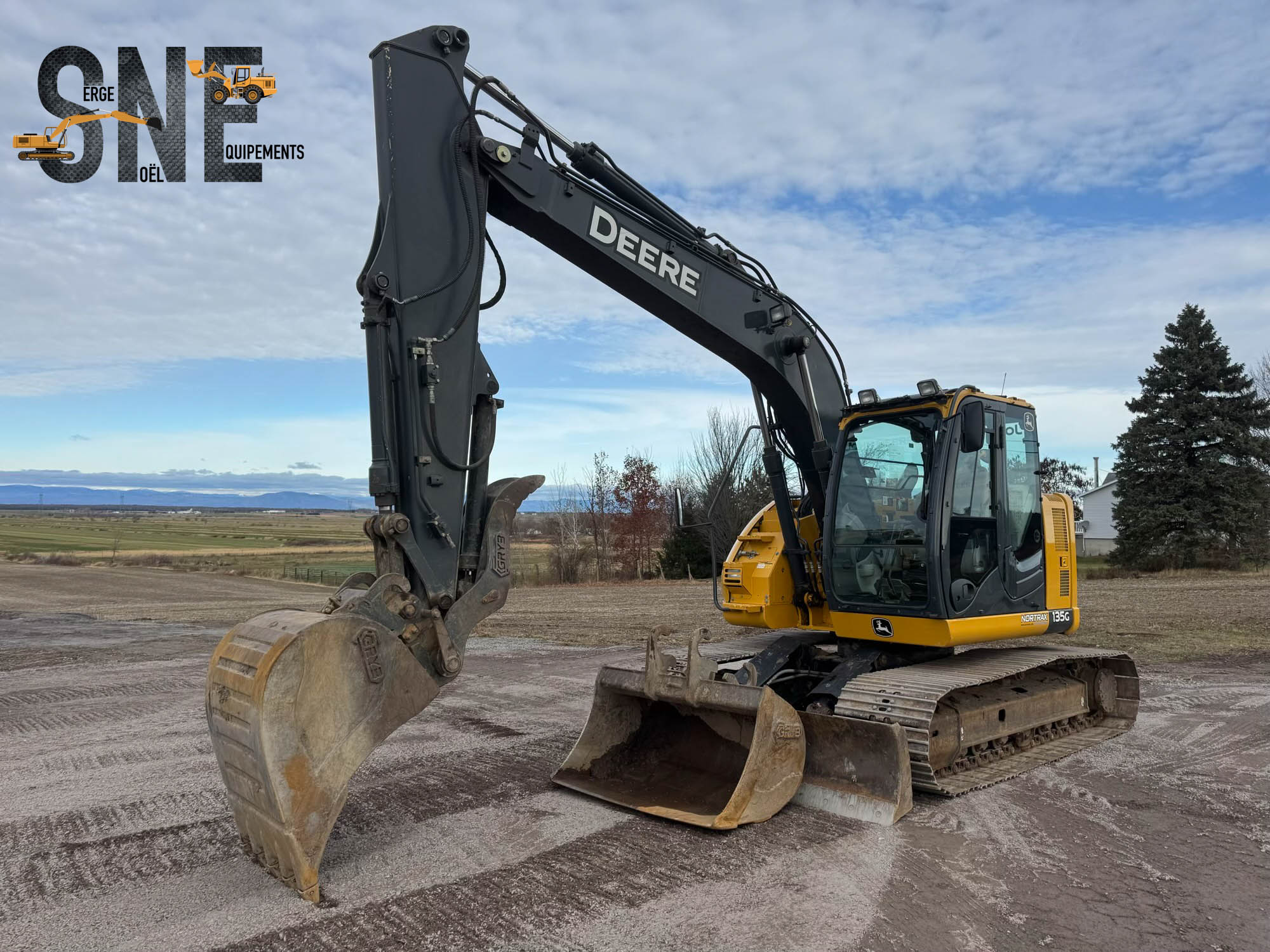 John Deere 135G_9317.jpg