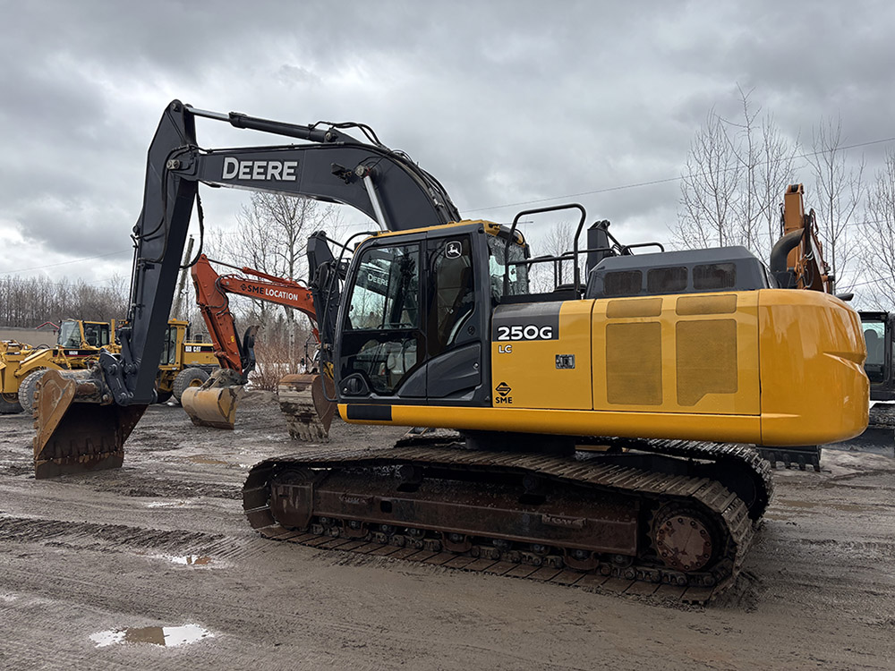 2019 John Deere 250G.jpg