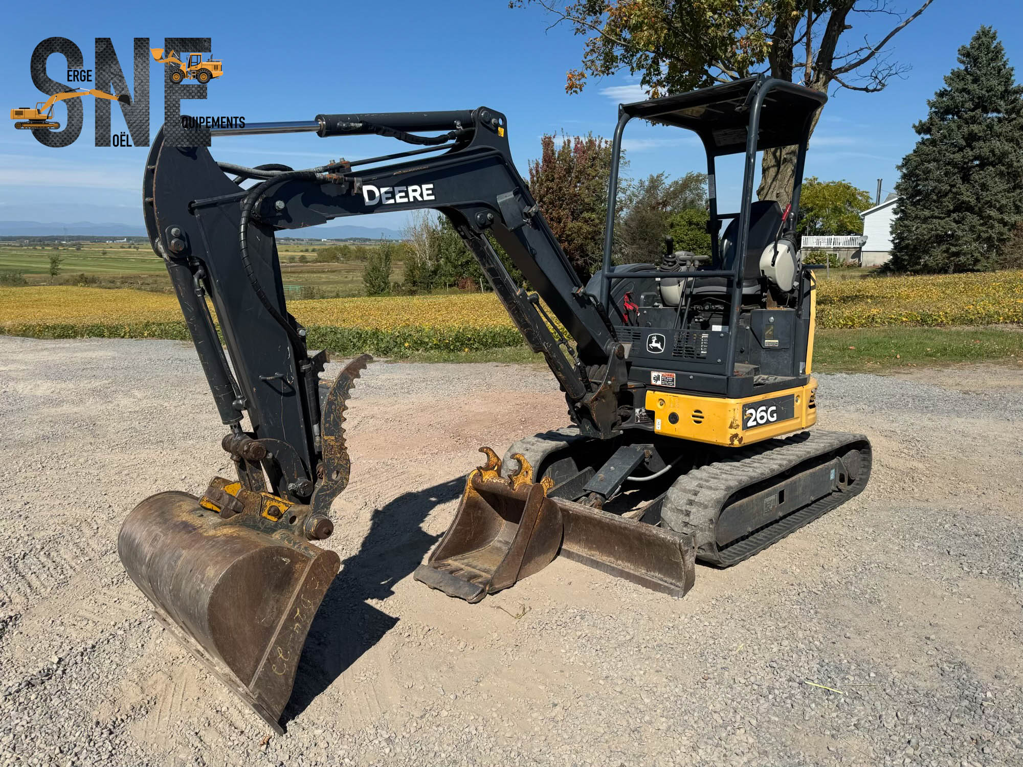 John Deere 26G_8277.jpg