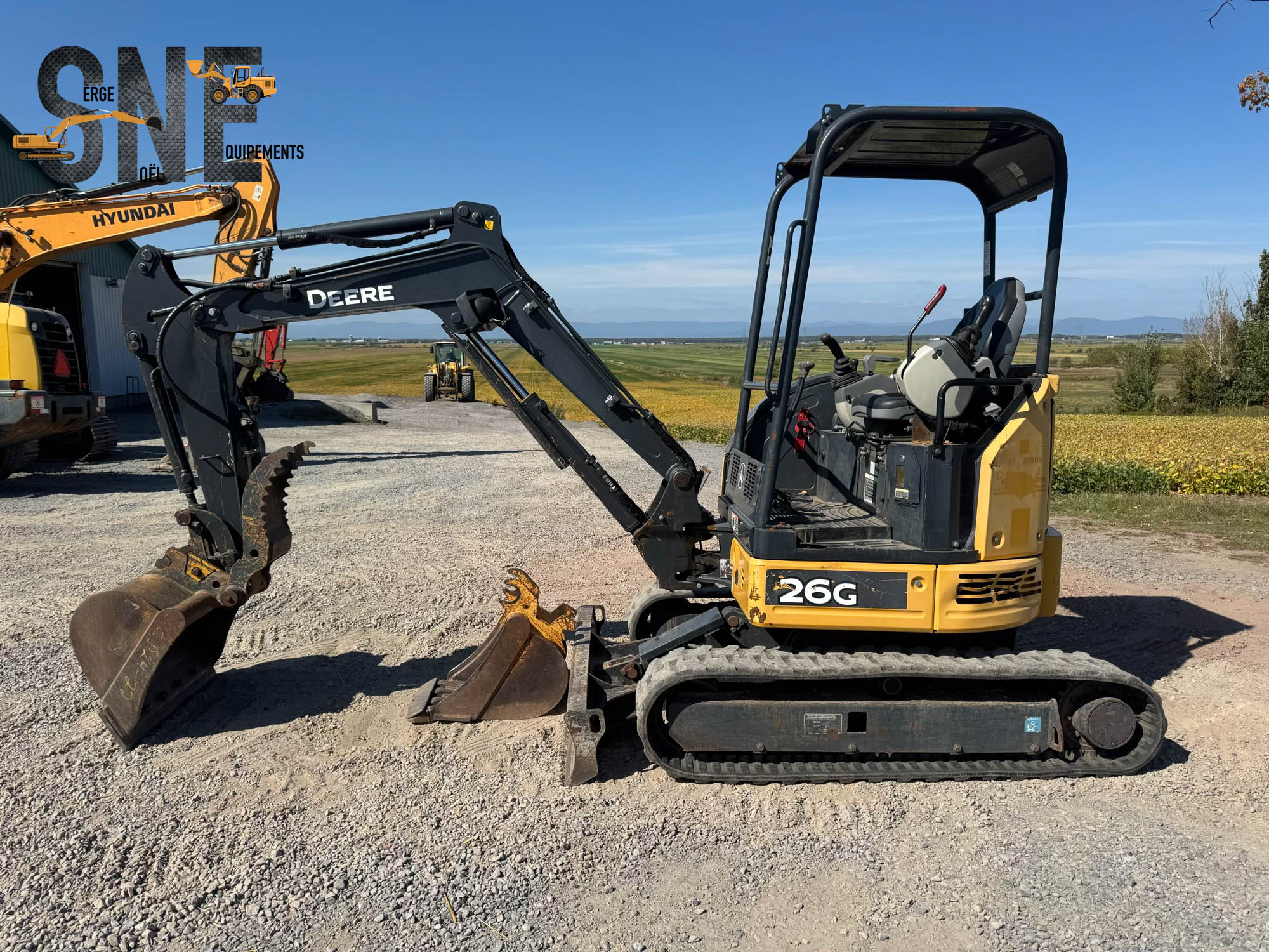 John Deere 26G_8276.jpg