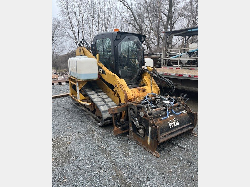 Skid Steer #5002.jpg