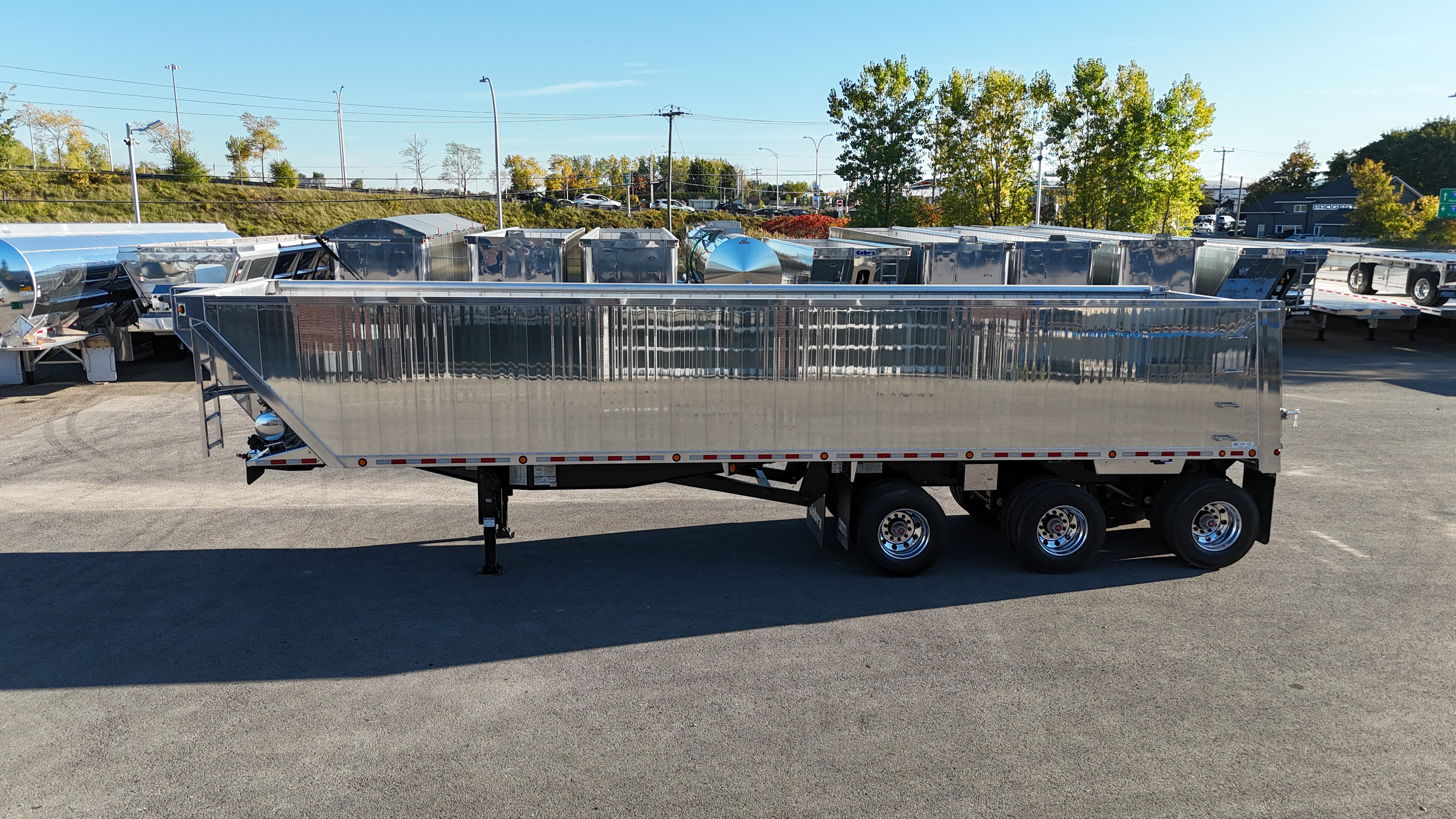 COBRA HYBRIDE STOCK 3 ESSIEUX (20).JPG