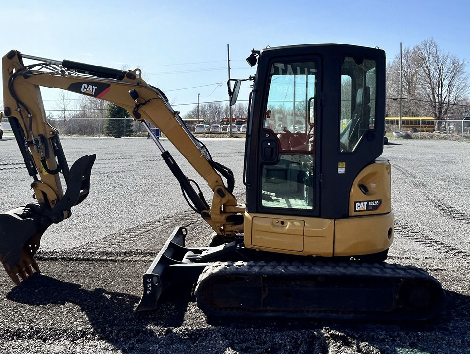 3035_caterpillar_4.jpg