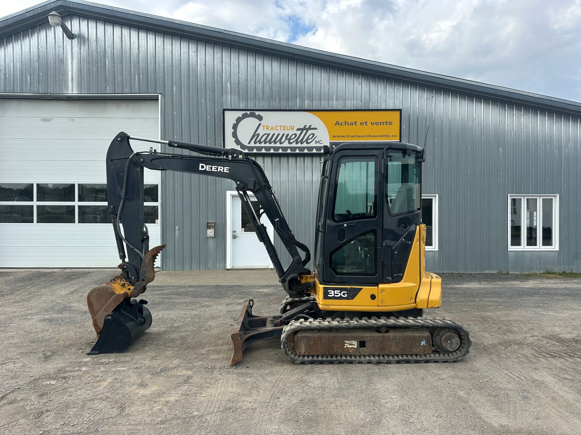 Deere 35G (1).jpg