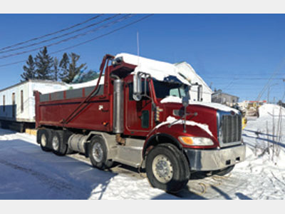 Peterbilt-382-2013.jpg