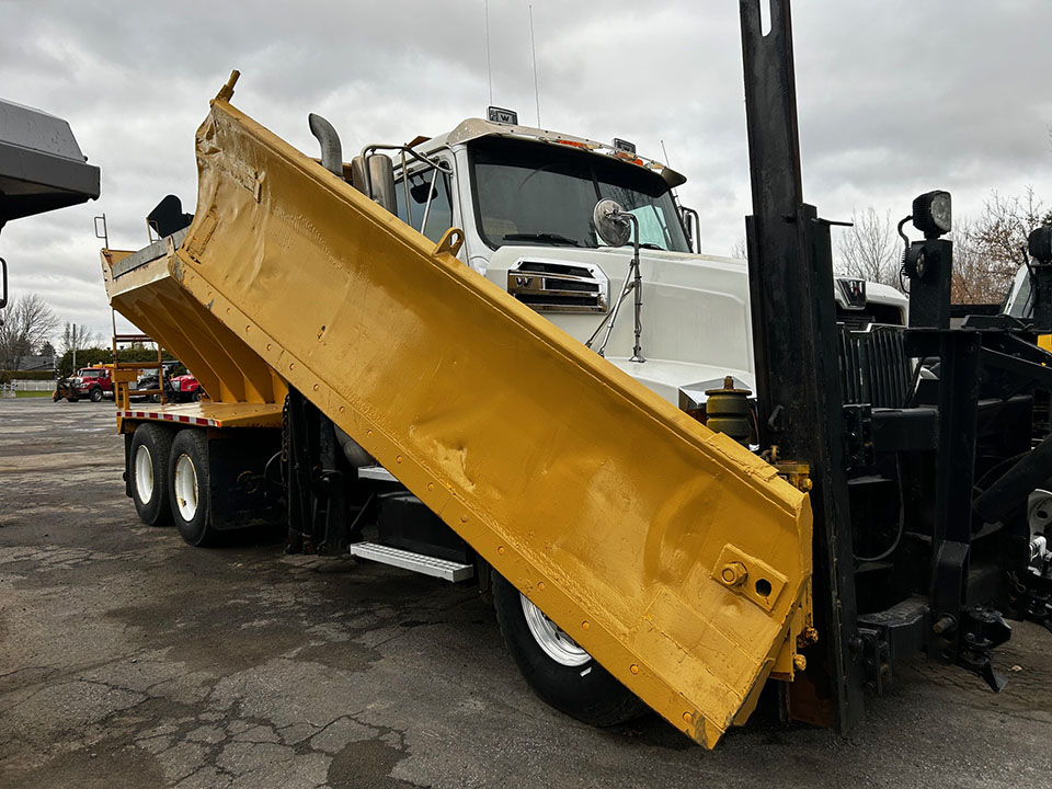 2014-WESTERN-STAR-4700.jpg