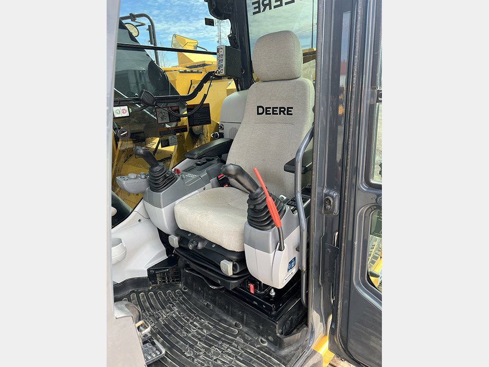 4hk1_john-deere_excavatrice-sur-chenilles_5.jpg