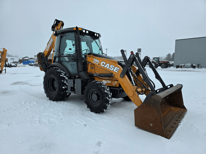 Case 580SN WT 2023 – autre côté.png