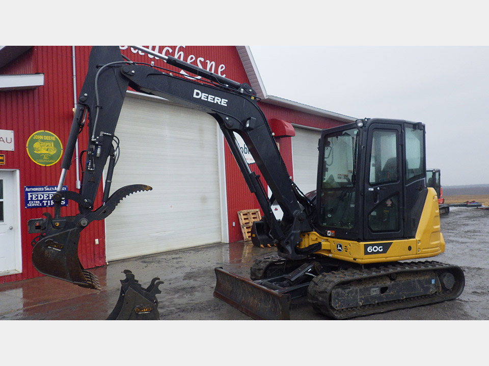 JOHN DEERE 60G 2022 .JPG