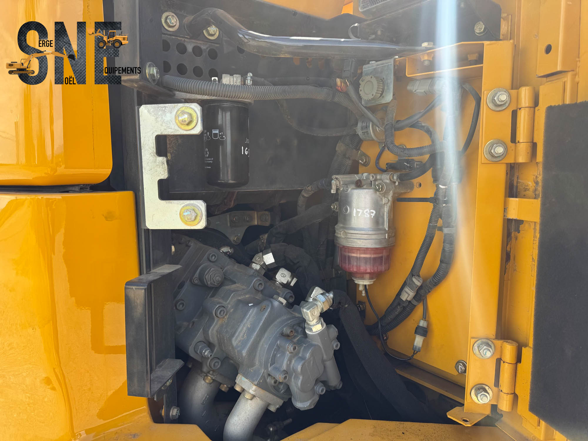 John Deere 75G_7837.jpg