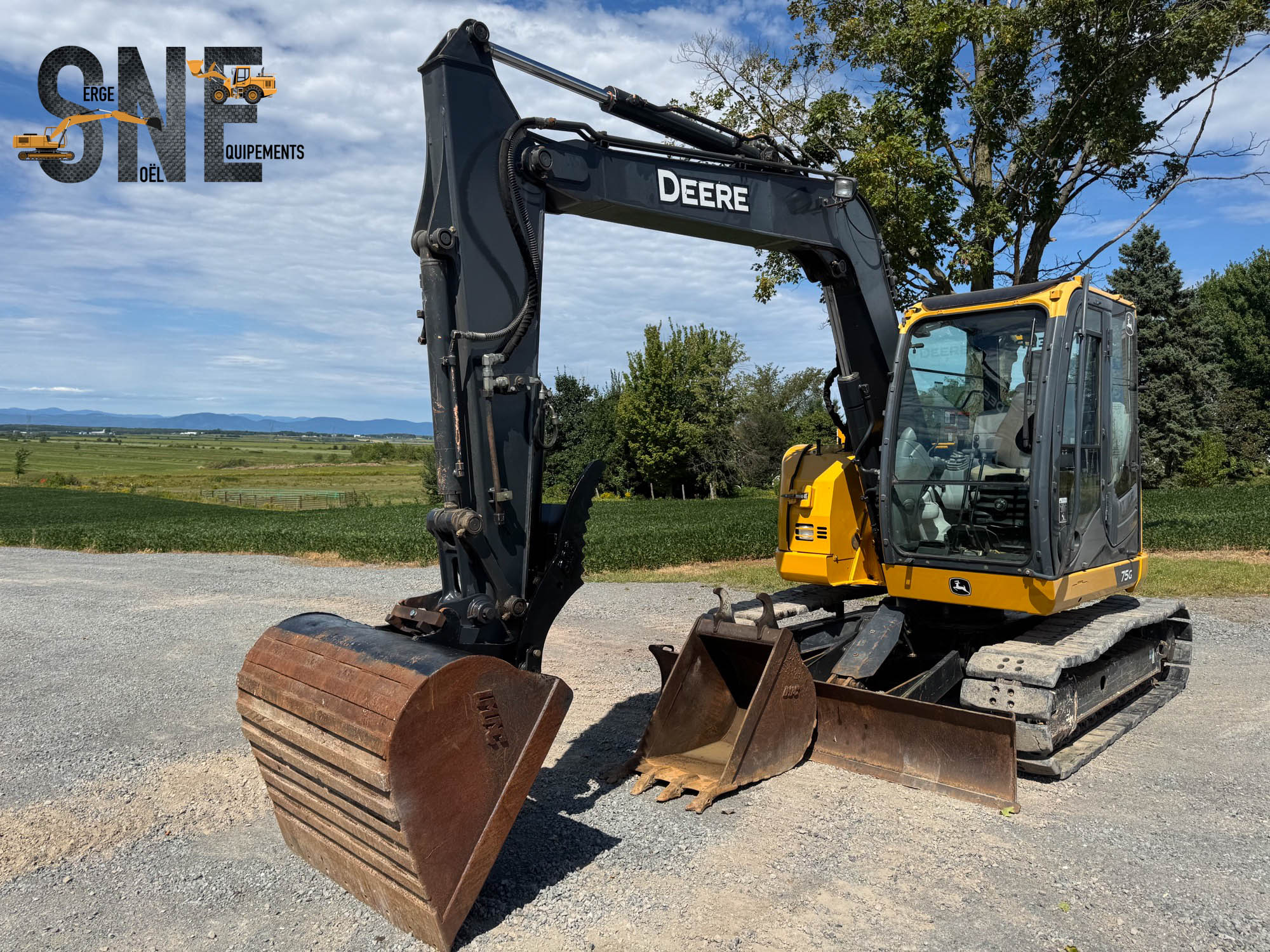 John Deere 75G_7827.jpg