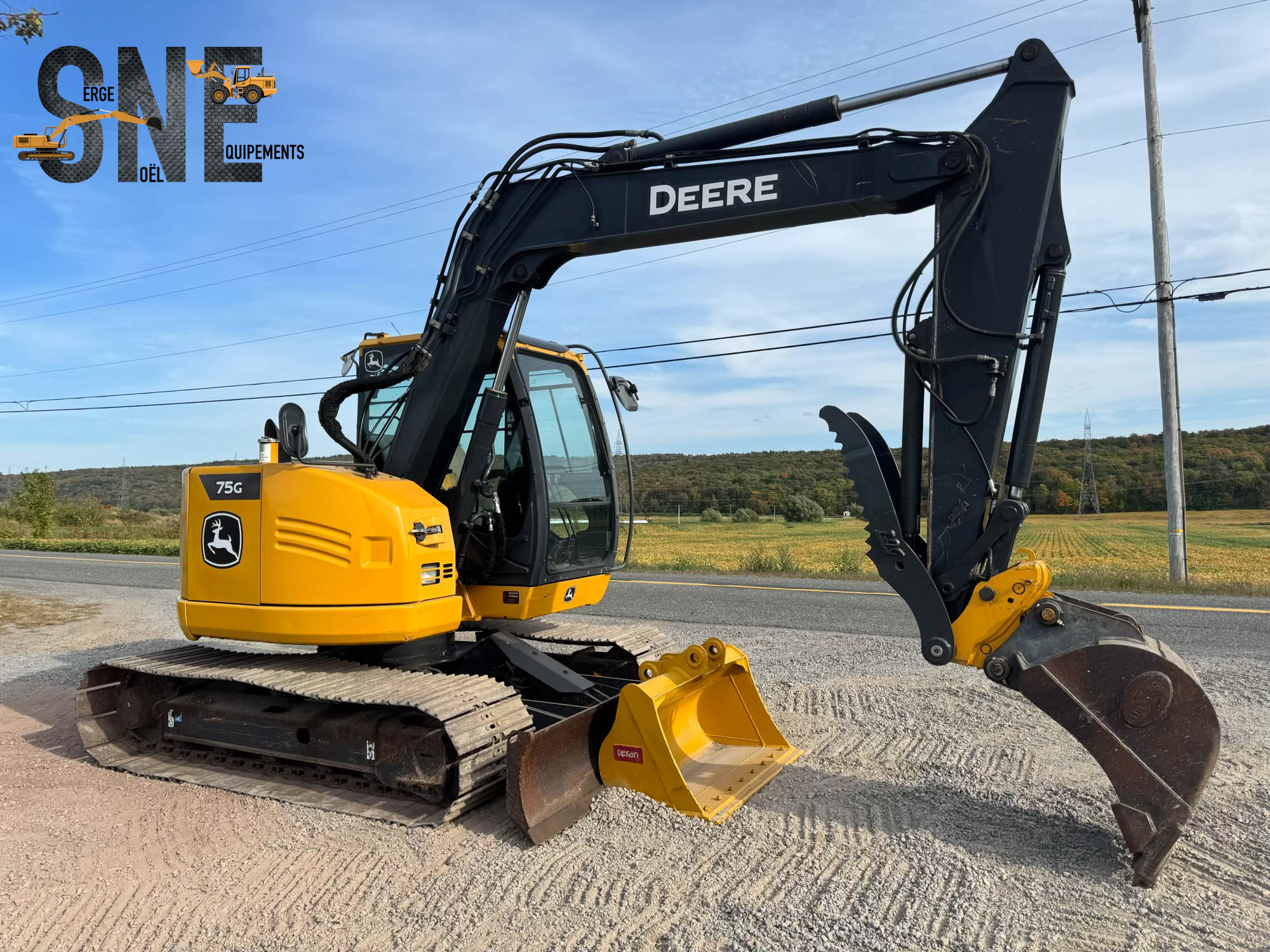 John Deere 75G_8253.jpg