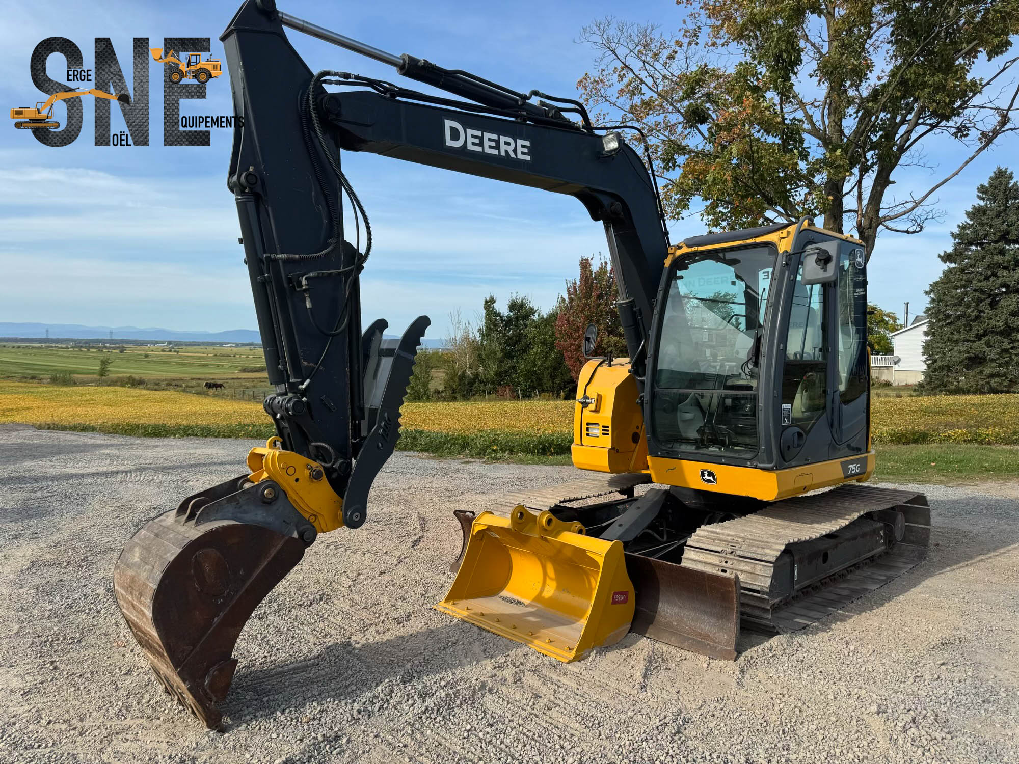 John Deere 75G_8252.jpg