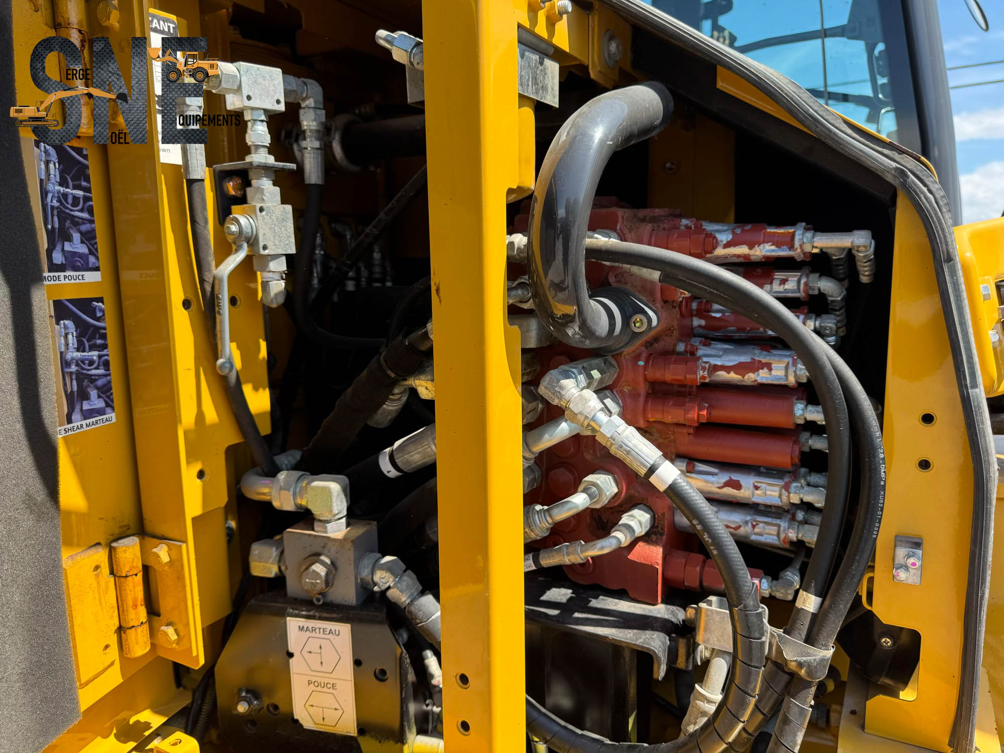 John Deere 85G #9438_7125.jpg