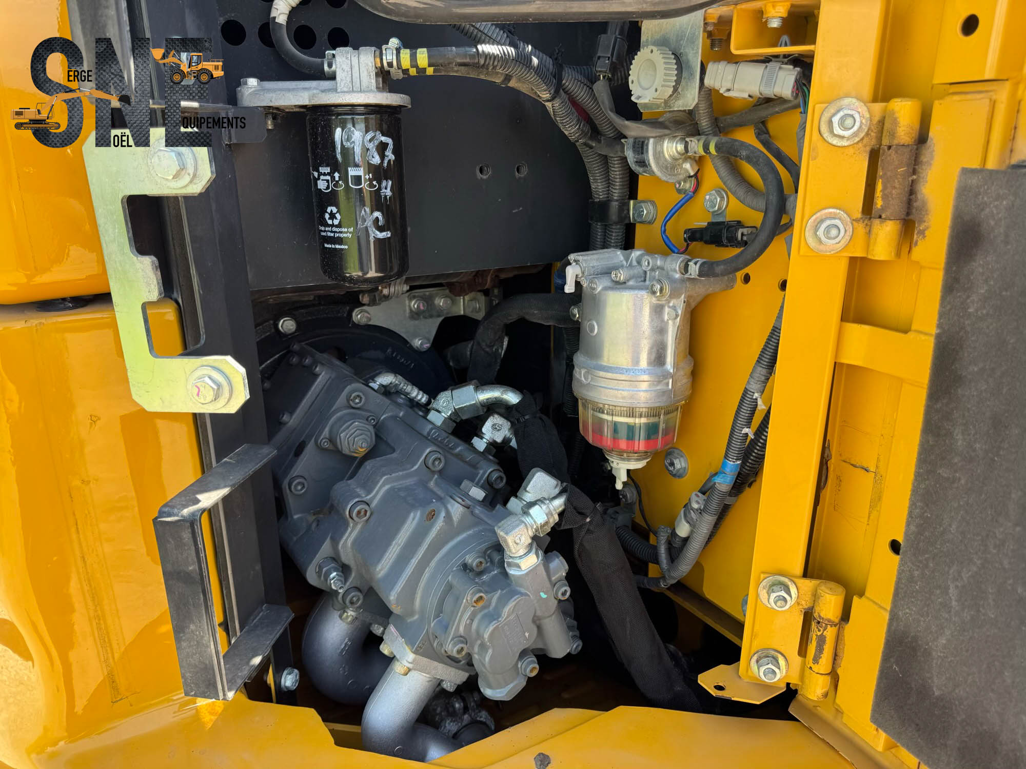 John Deere 85G #9438_7124.jpg