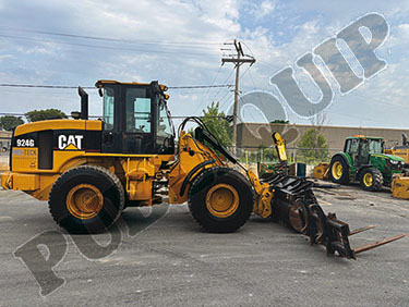 924g_caterpillar_chargeur-sur-roues_1659868cd6e636b8a7.jpg