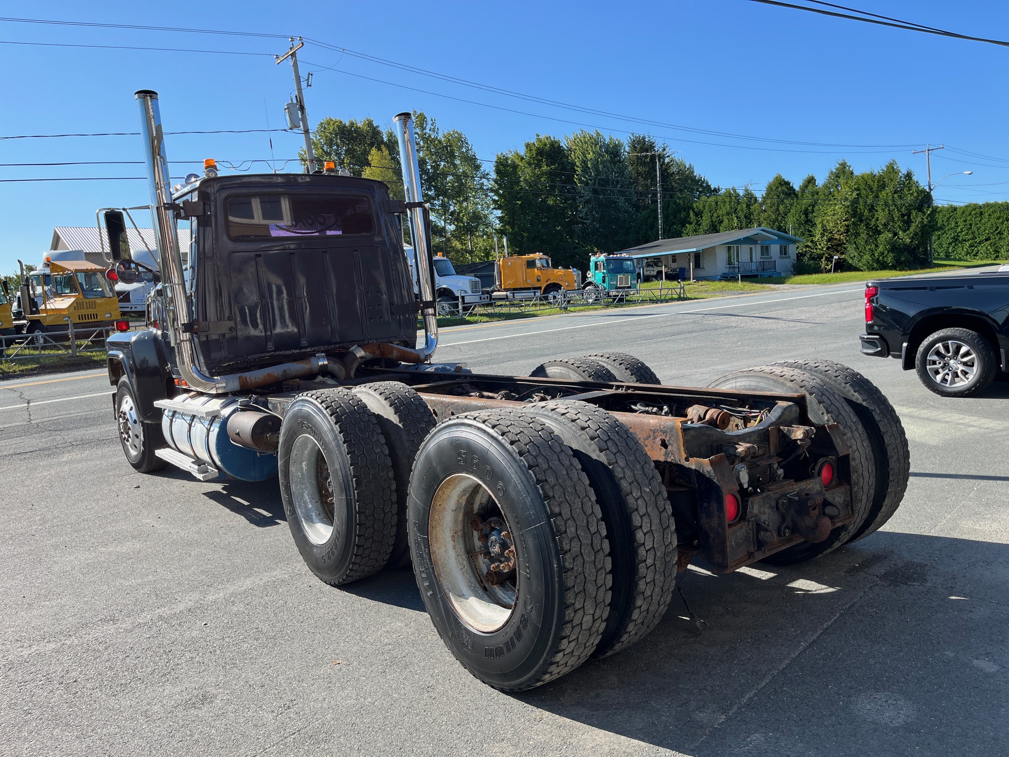 1987 - Ford LTL - Cab and Chassis 05.JPG