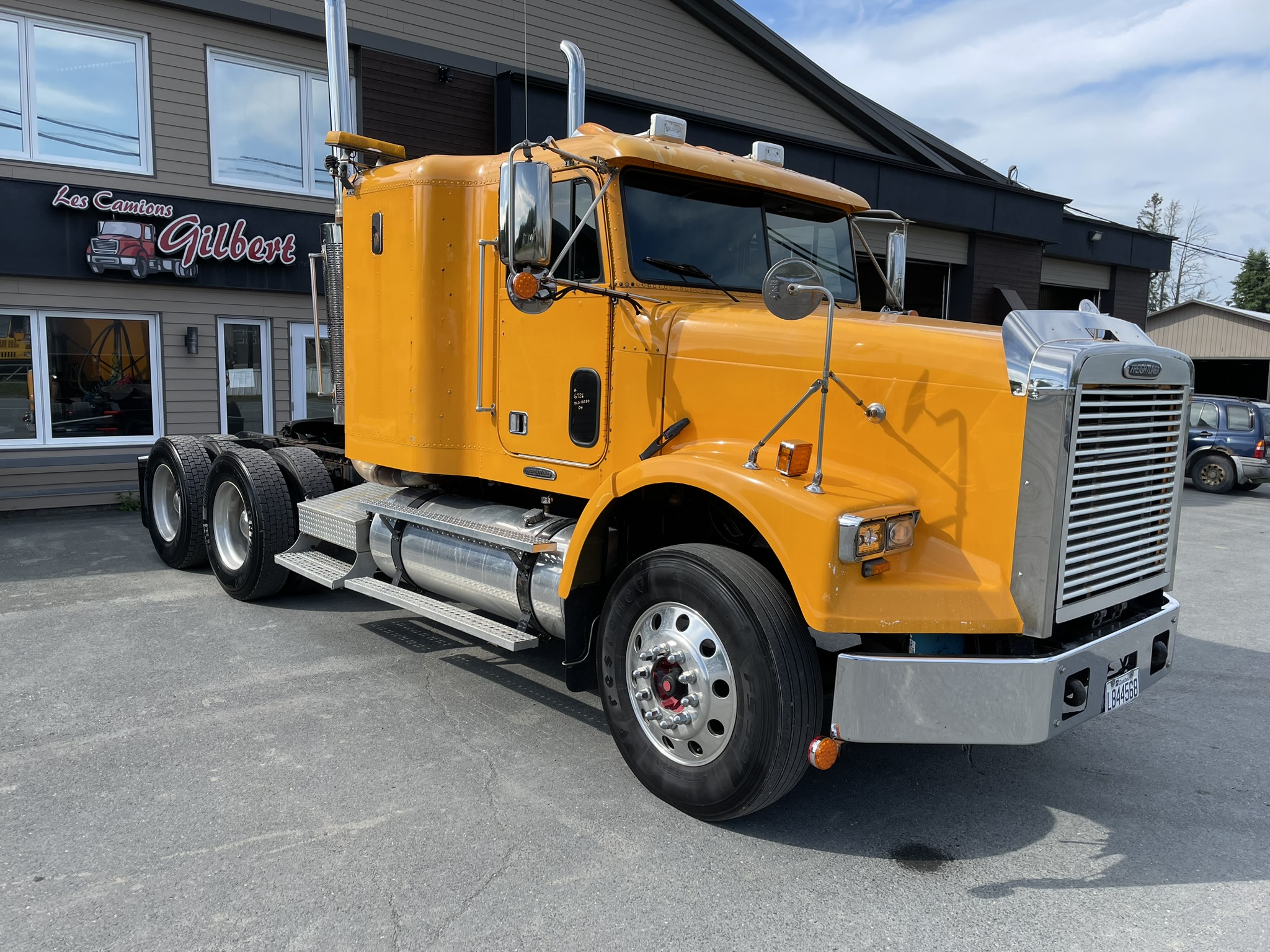 2004 - Freightliner FLD120SD - Camion Tracteur 03.JPEG