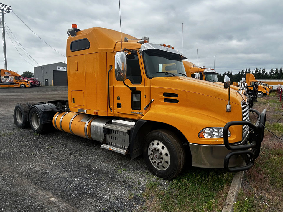 2017-MACK-CXU-613-2.jpg