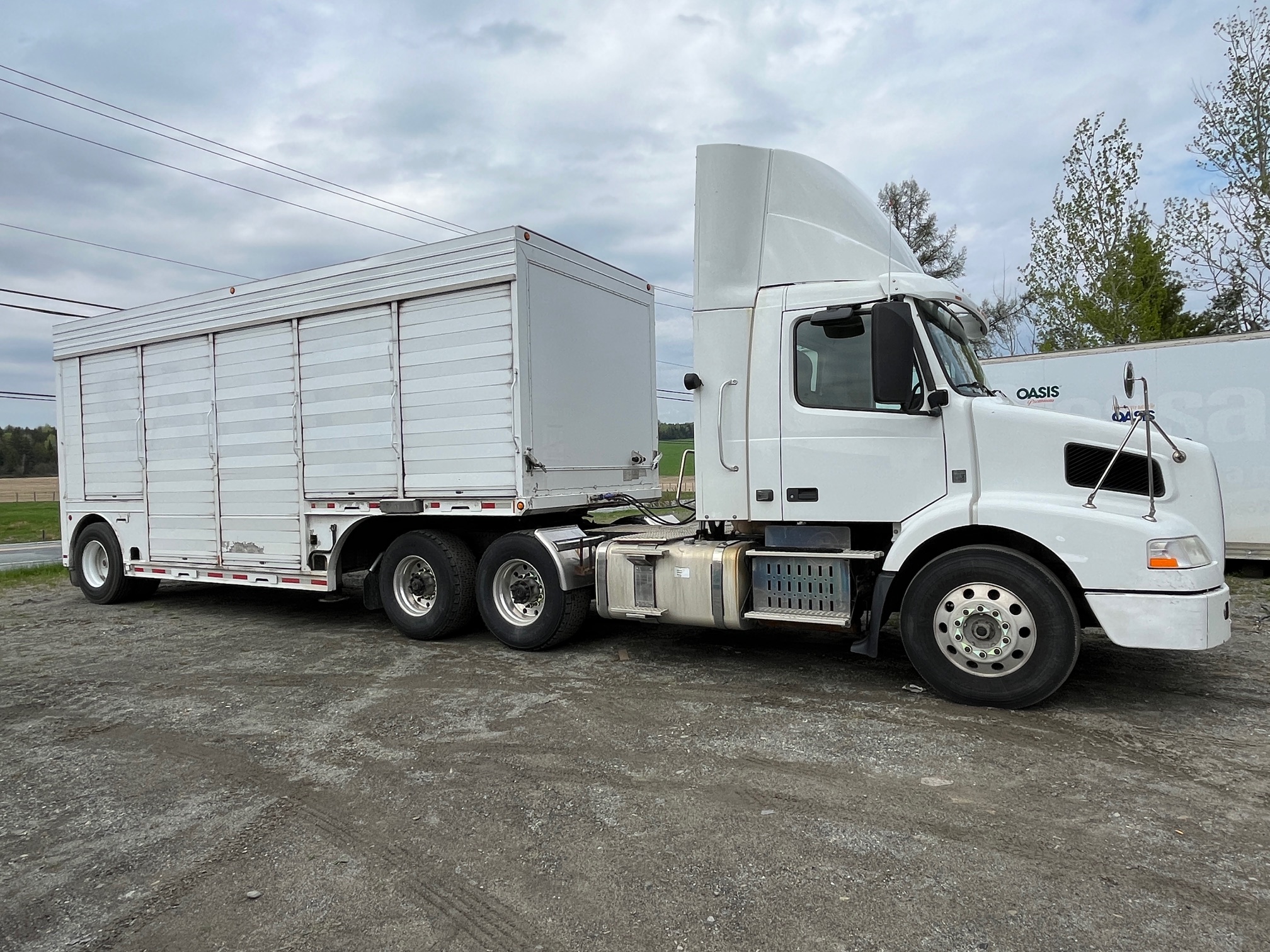 2014 - Volvo VNM64T - Camion Tracteur 04.JPG