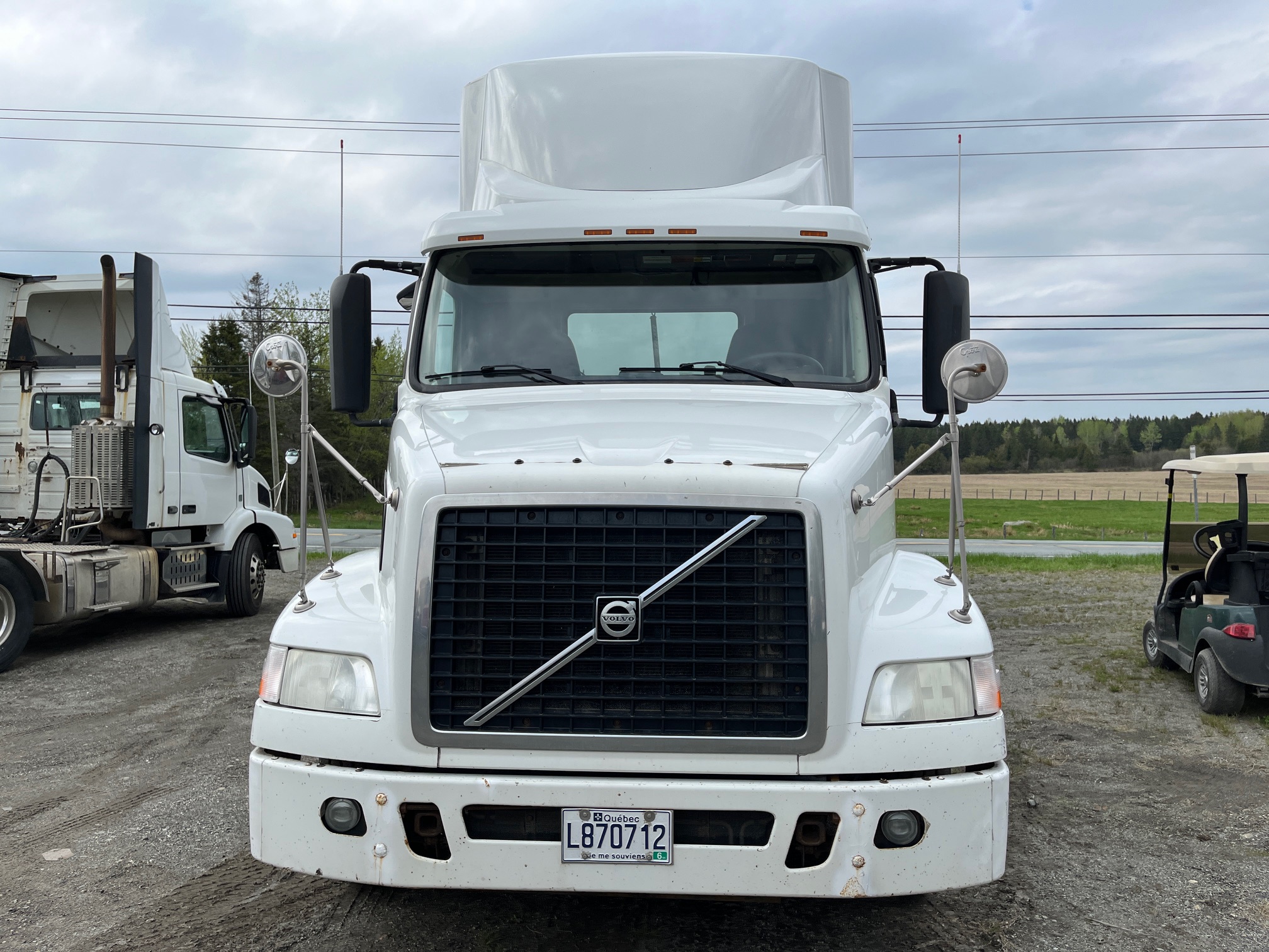 2014 - Volvo VNM64T - Camion Tracteur 02.JPG