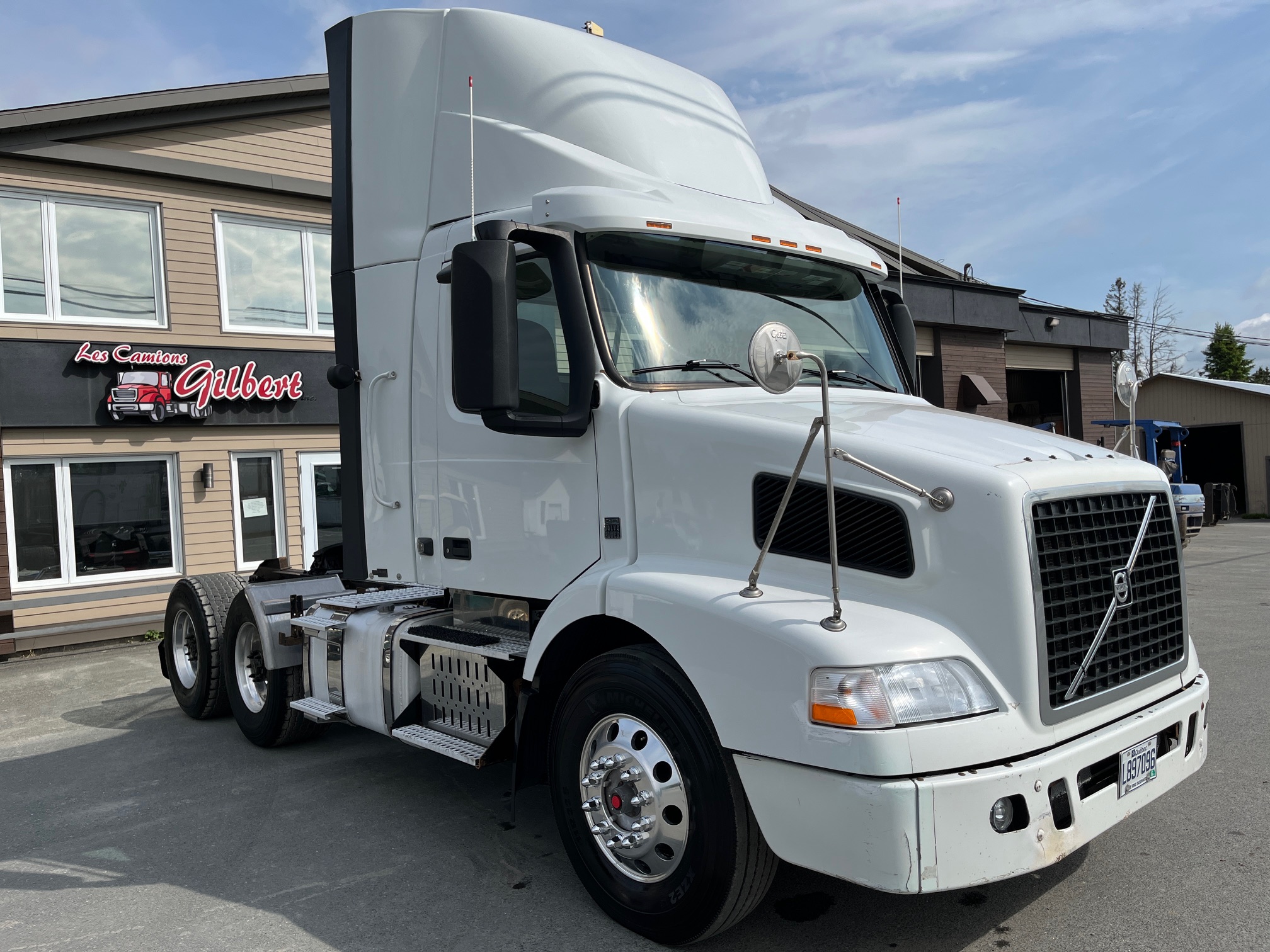 2014 - Volvo VNM64T - Camion Tracteur 03.JPG