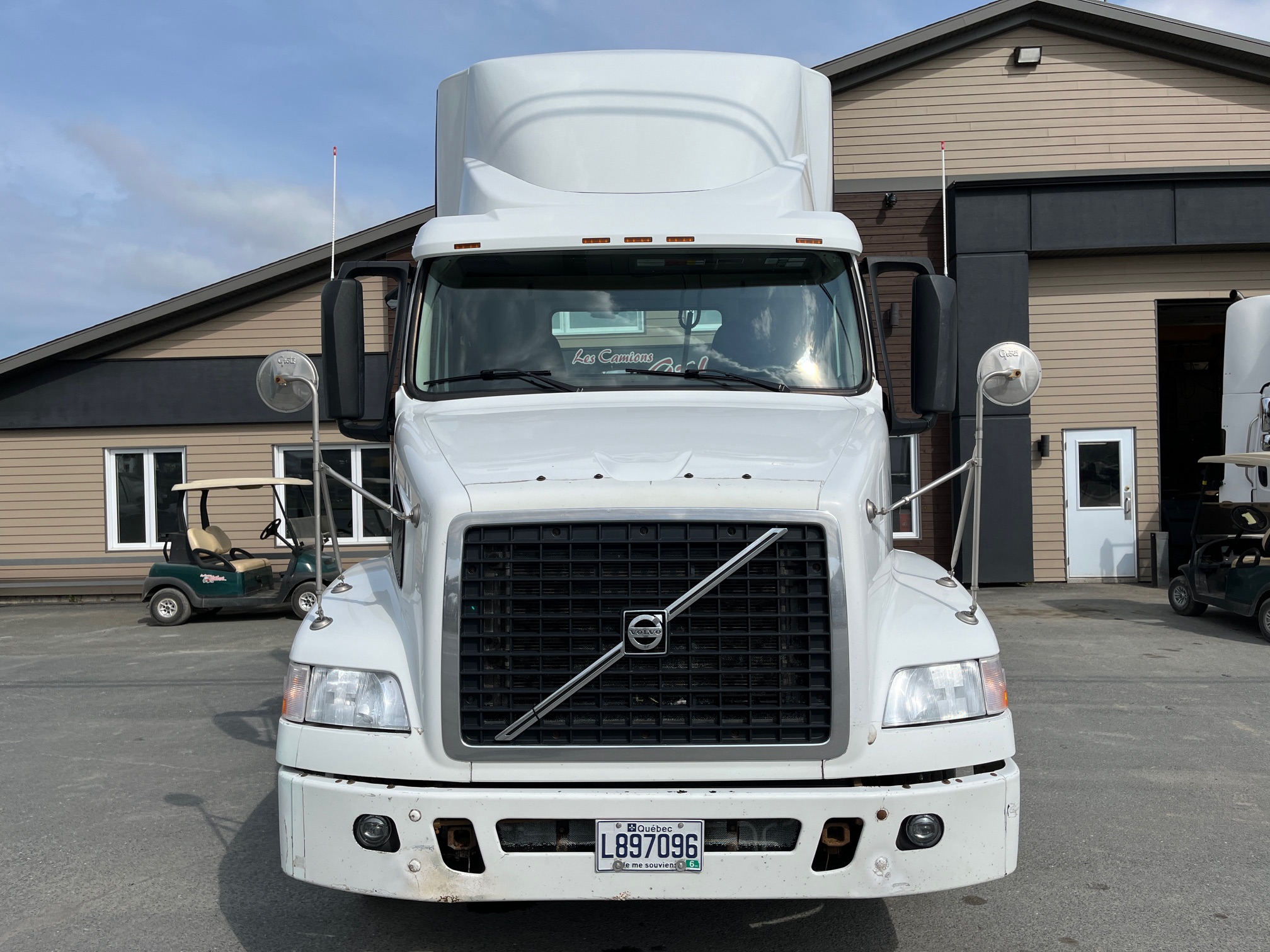 2014 - Volvo VNM64T - Camion Tracteur 02.JPG