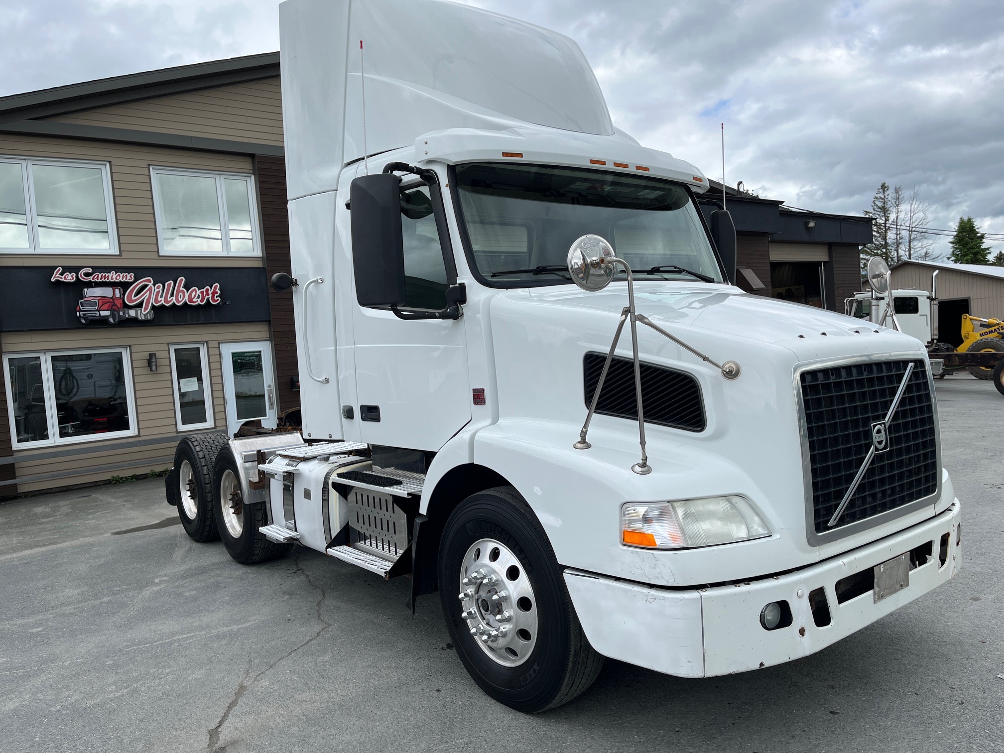 2014 - Volvo VNM64T - Camion Tracteur 03.JPG