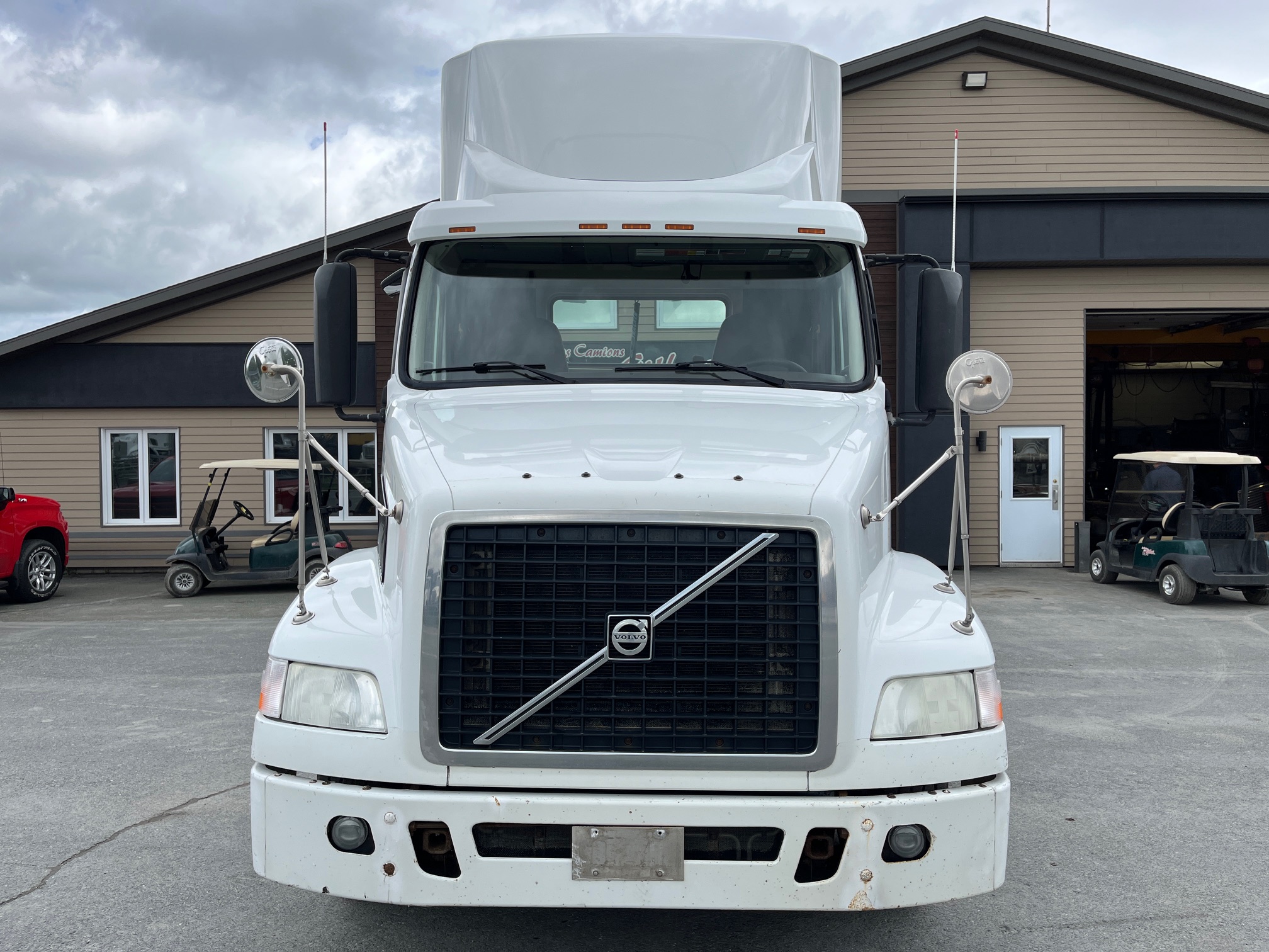 2014 - Volvo VNM64T - Camion Tracteur 02.JPG