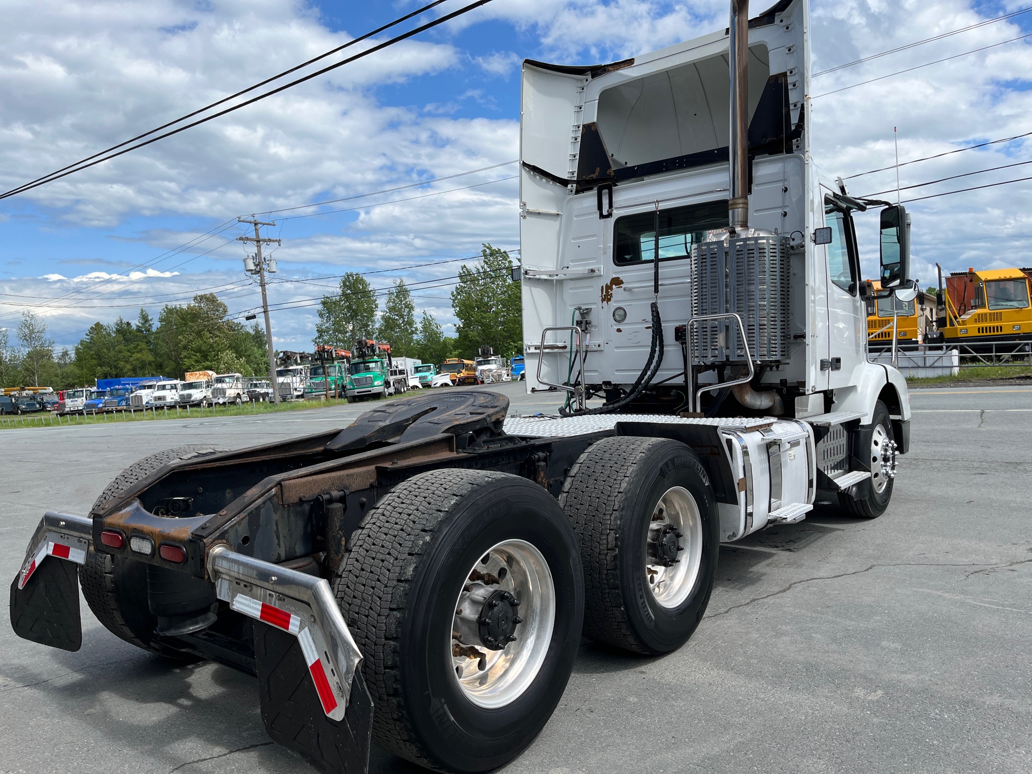 2014 - Volvo VNM64T - Camion Tracteur 05.JPG