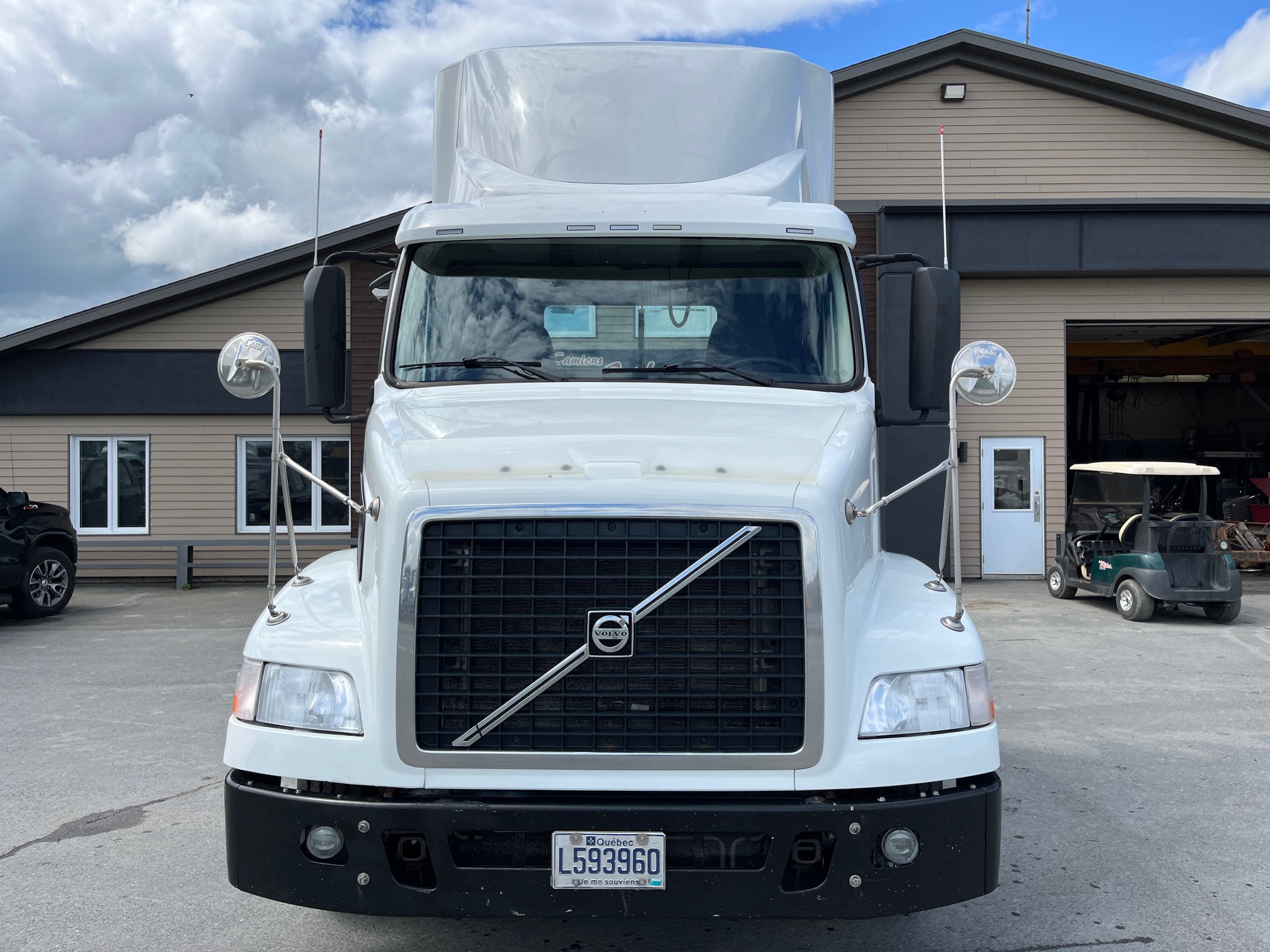 2014 - Volvo VNM64T - Camion Tracteur 02.JPG