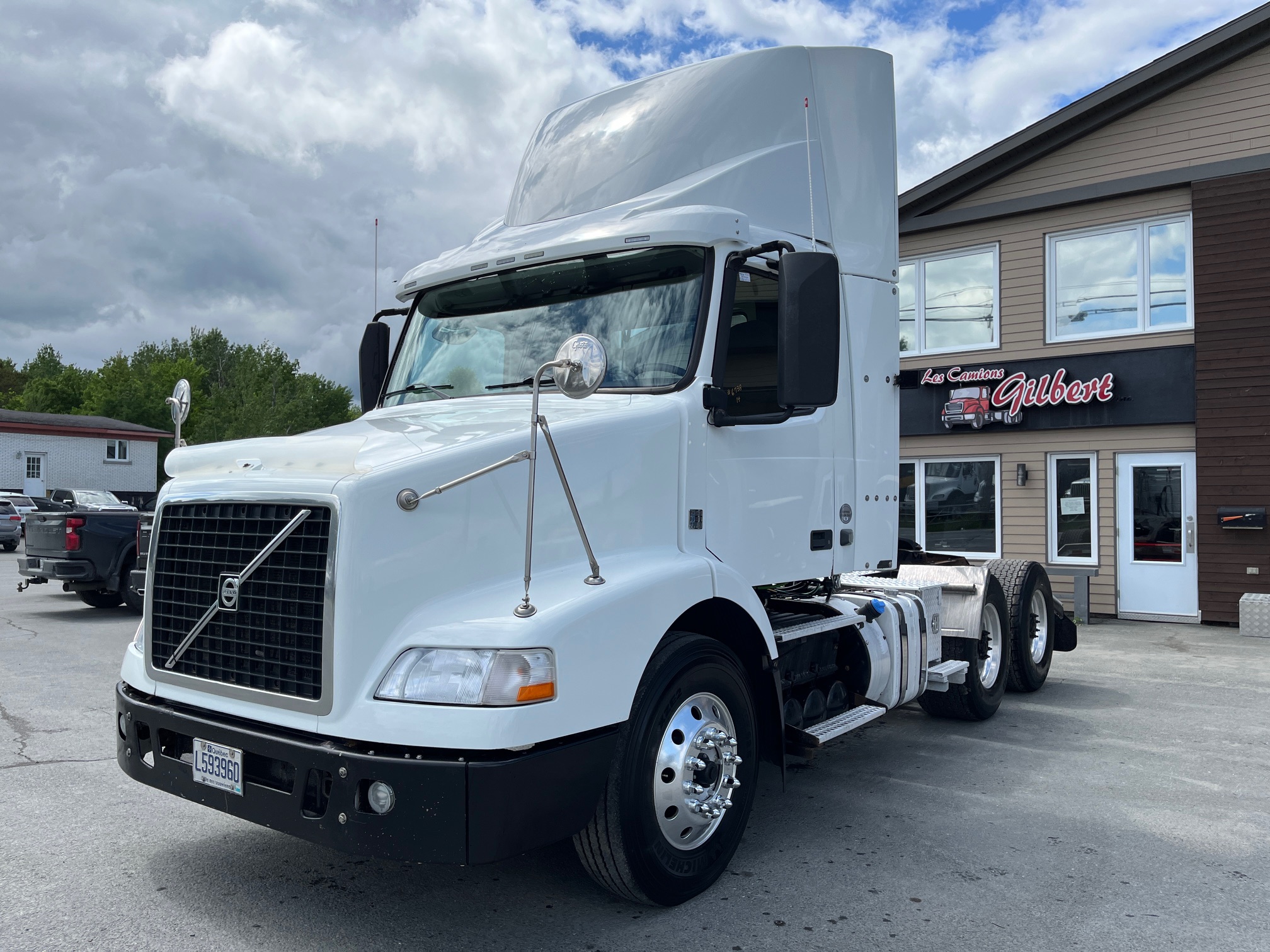 2014 - Volvo VNM64T - Camion Tracteur 01.JPG