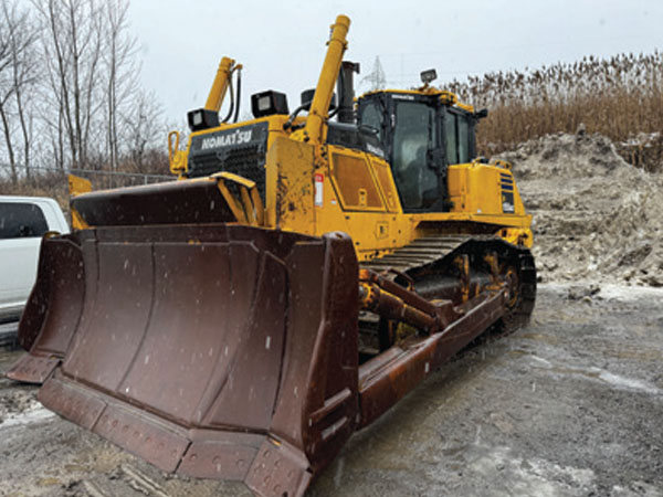 Komatsu-D155AX-8-2018.jpg