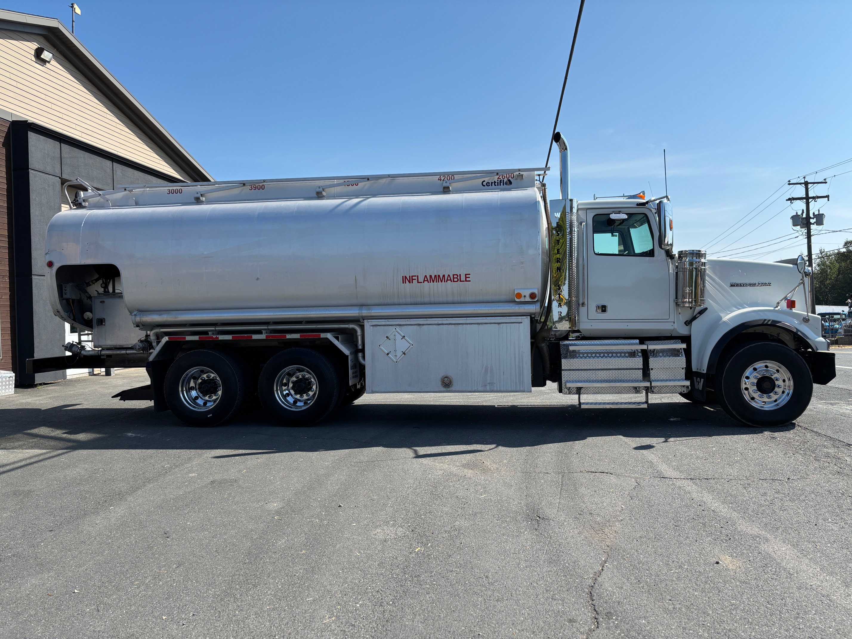 2018 - Western Star 4900FA - Camion Citerne 04.JPG