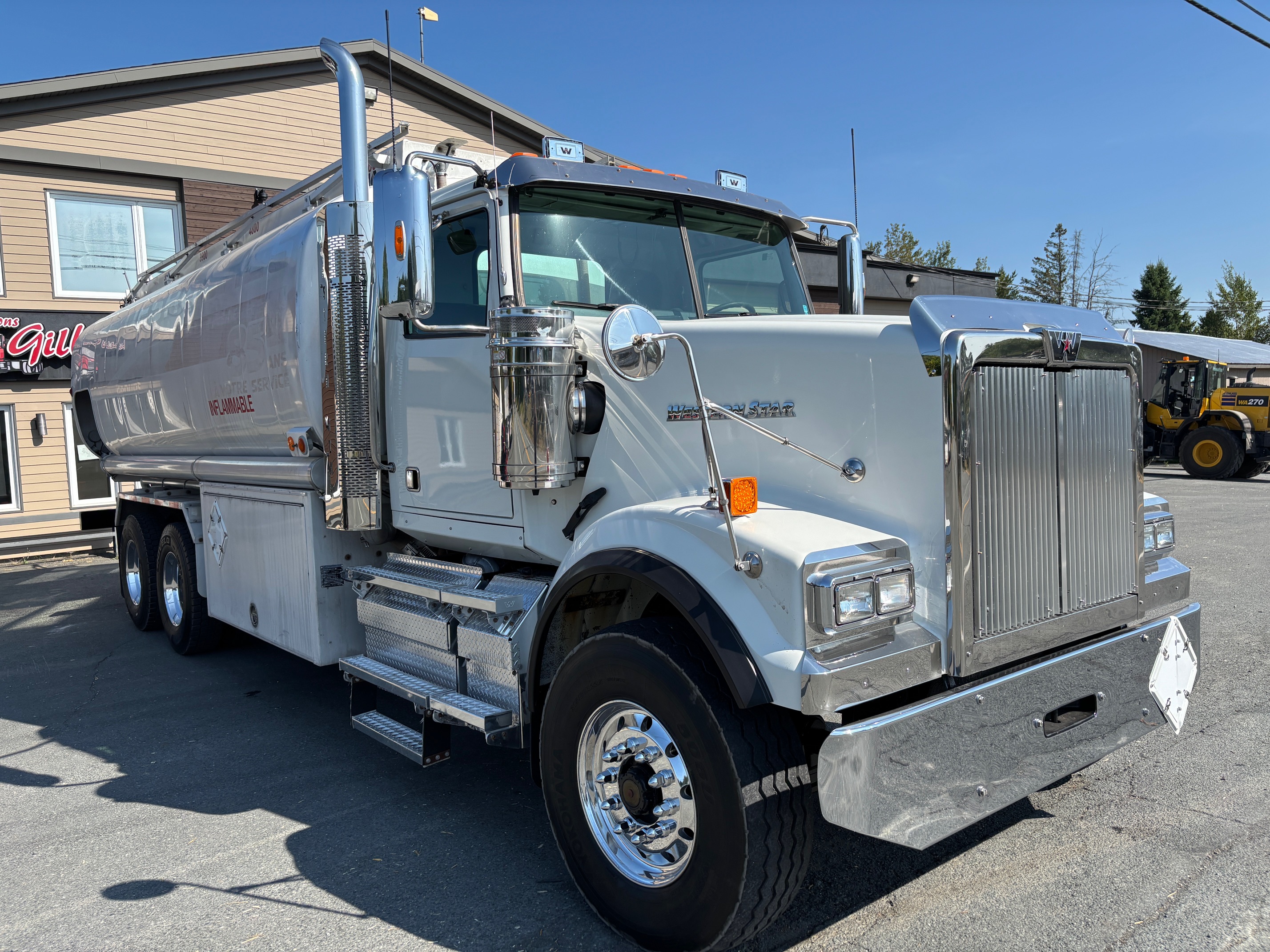 2018 - Western Star 4900FA - Camion Citerne 03.JPG