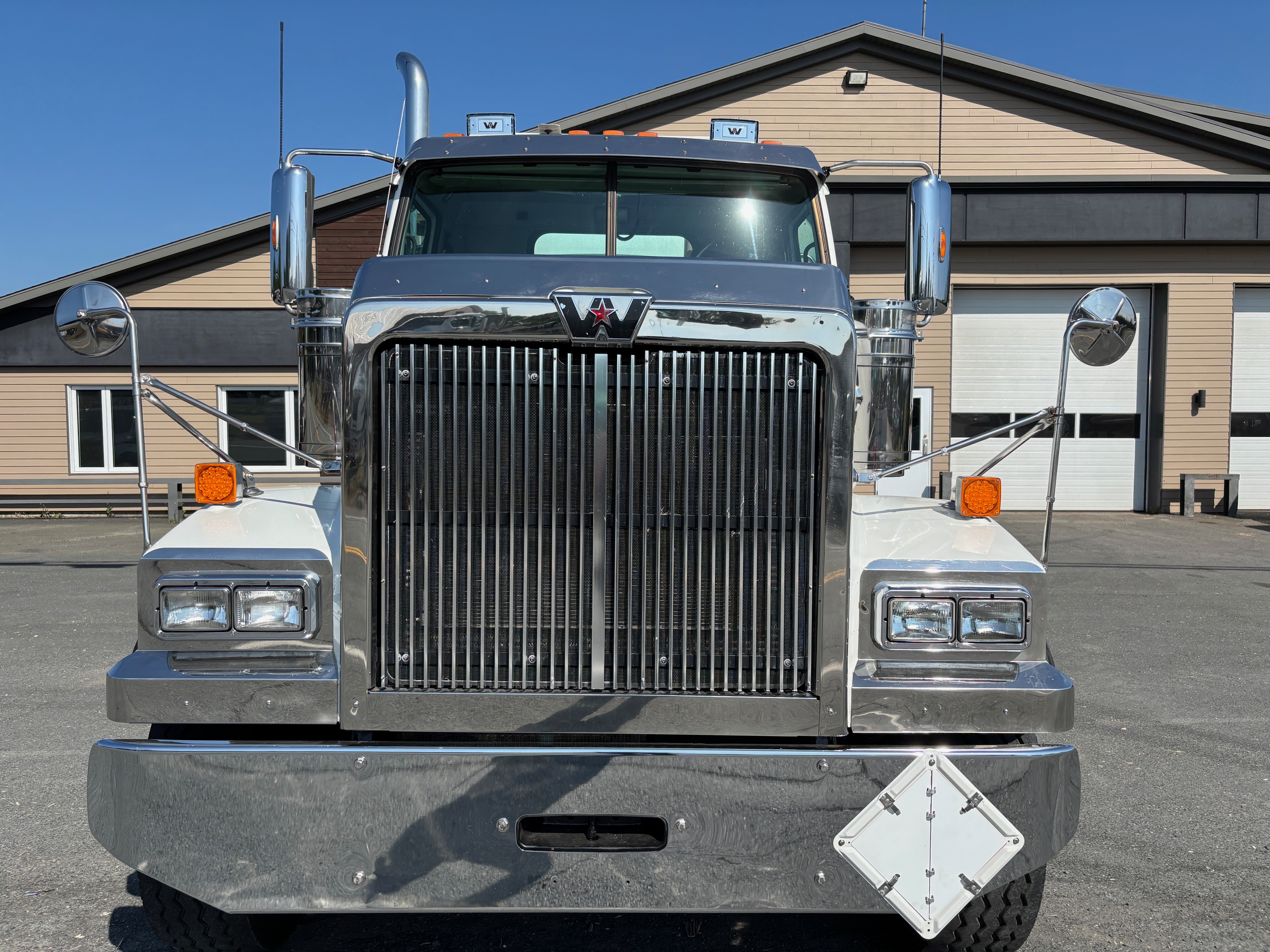 2018 - Western Star 4900FA - Camion Citerne 02.JPG