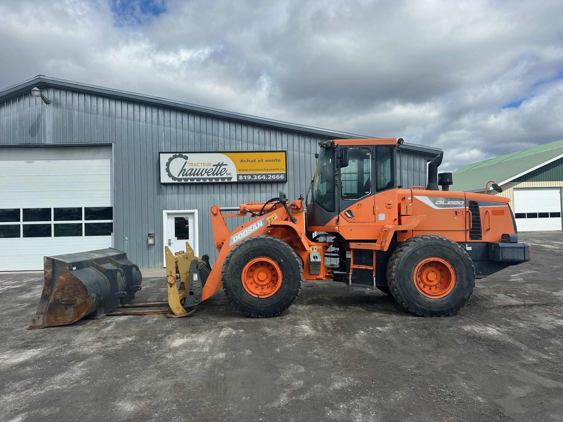 Doosan DL220 (1).jpg