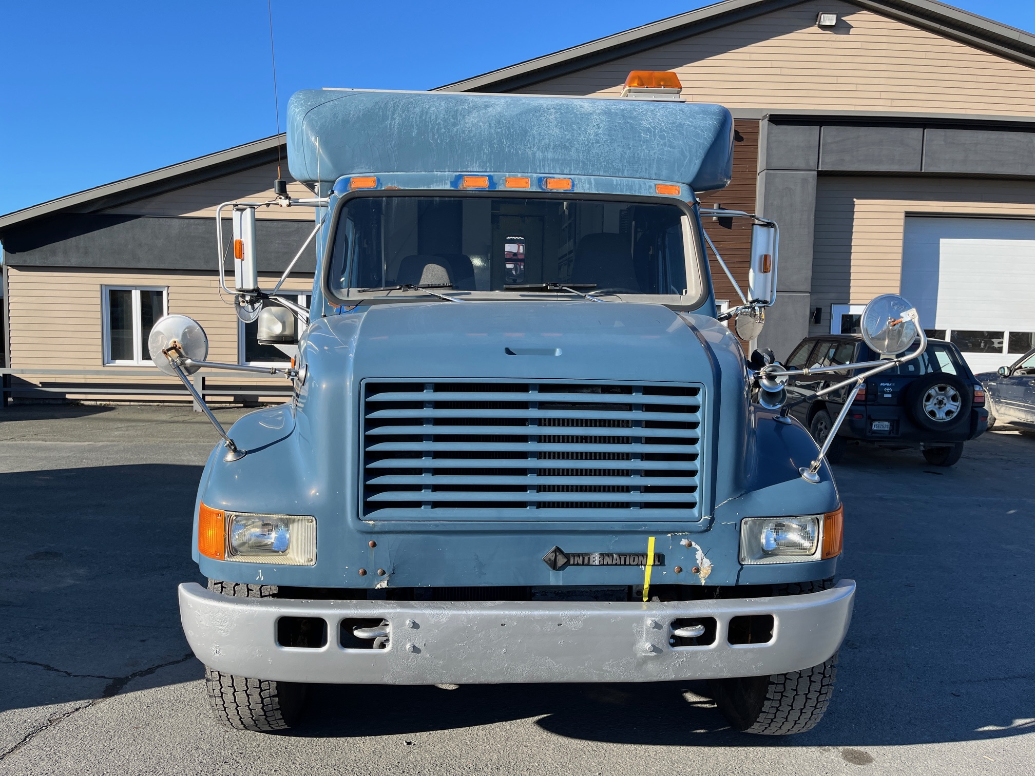 2000 - International 4900 - Camion Service - 02.JPG