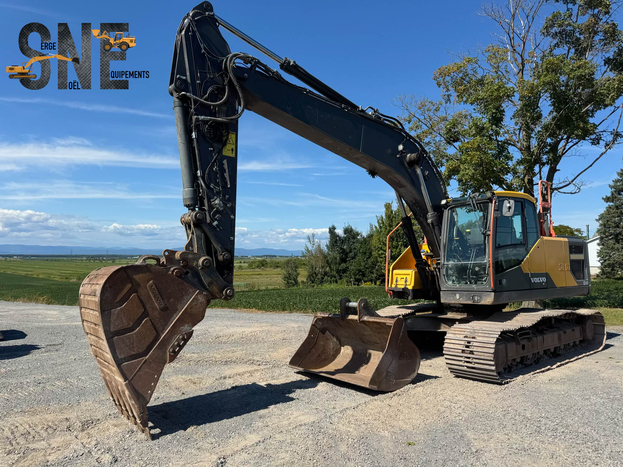 Volvo EC220EL_7886.jpg