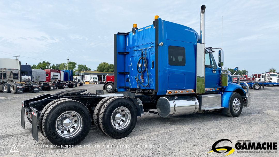 INTERNATIONAL LONESTAR HIGHWAY / SLEEPER TRUCK / TRACTOR