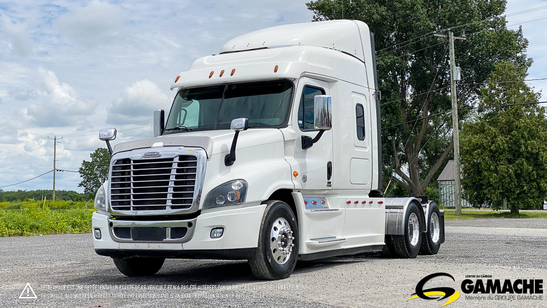 FREIGHTLINER CASCADIA CA125SLP HIGHWAY / SLEEPER TRUCK / TRACTOR