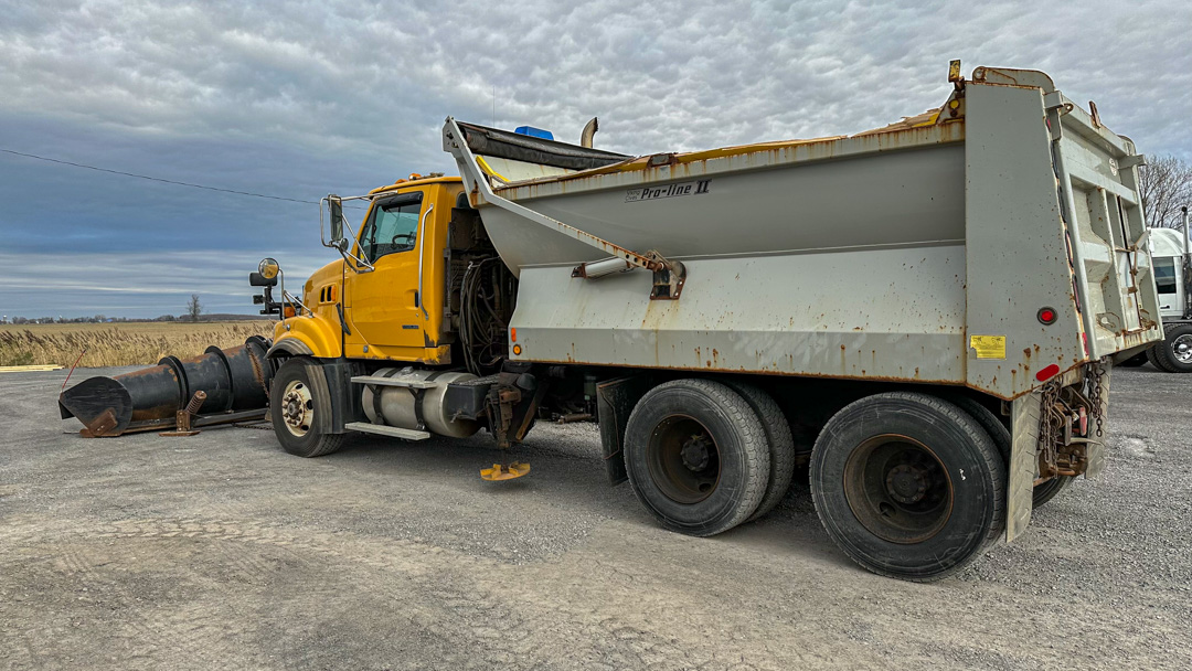 STERLING LT9500 SNOW PLOW / PLOW TRUCK / SANDER TRUCK