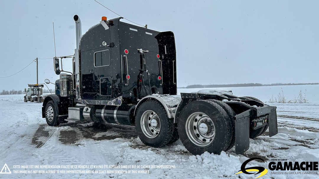 PETERBILT 388 SLEEPER TRUCK TRACTOR / HIGHWAY