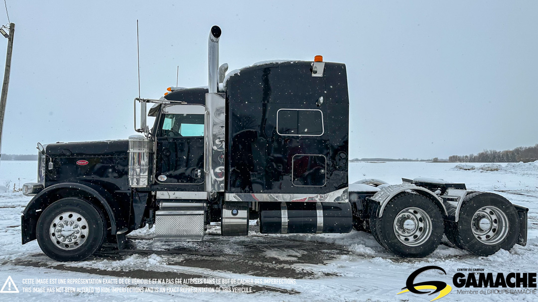 PETERBILT 388 SLEEPER TRUCK TRACTOR / HIGHWAY