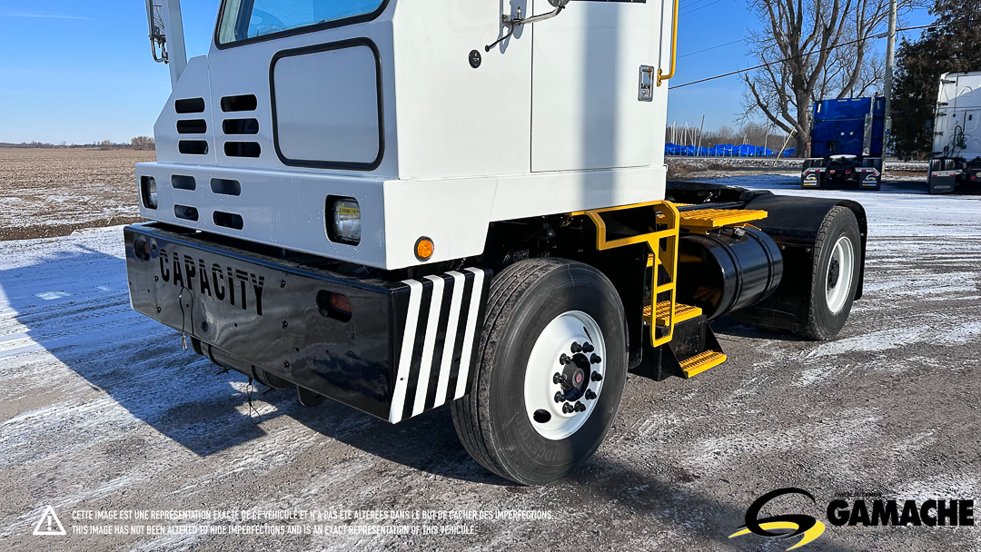 CAPACITY TJ9000 YARD SPOTTER SHUNTER