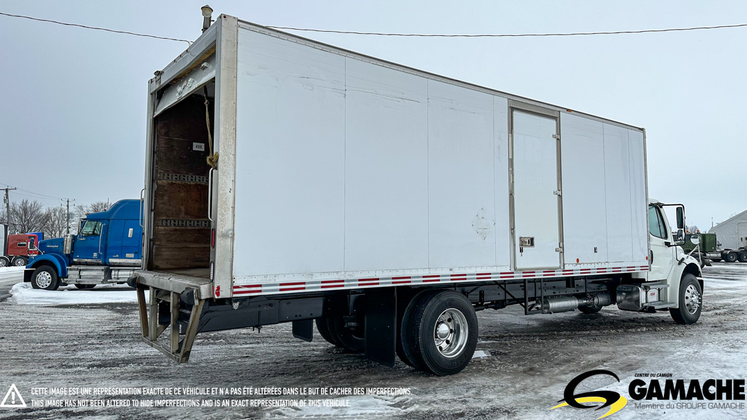 FREIGHTLINER M2 106 TRUCK DRY BOX VAN