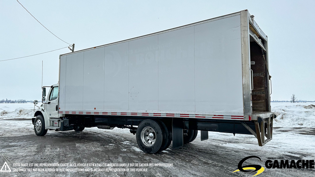 FREIGHTLINER M2 106 TRUCK DRY BOX VAN