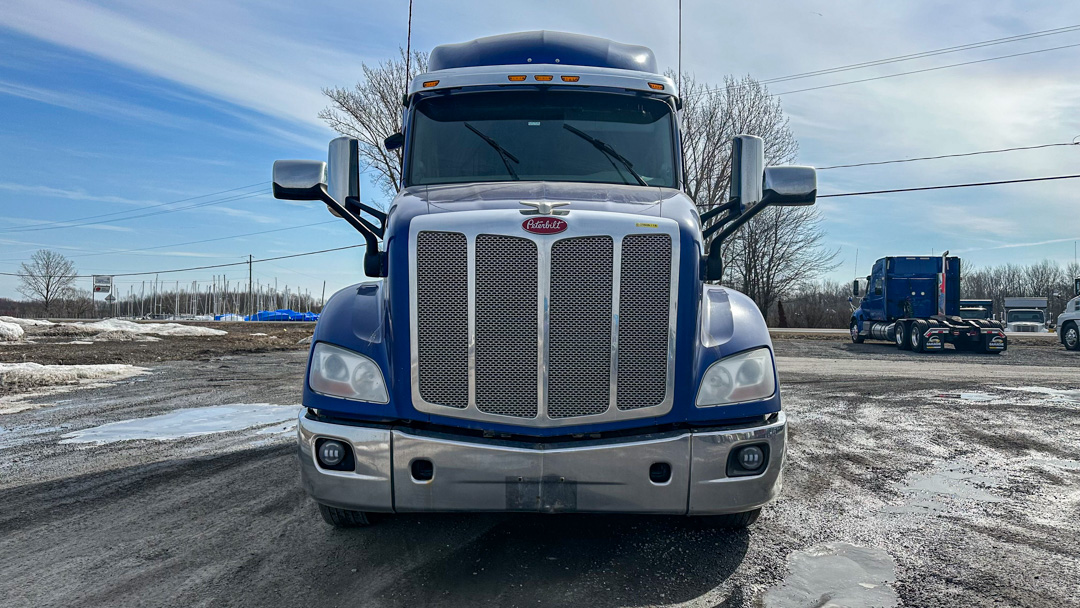 PETERBILT 579 HIGHWAY / SLEEPER TRUCK /  TRACTOR