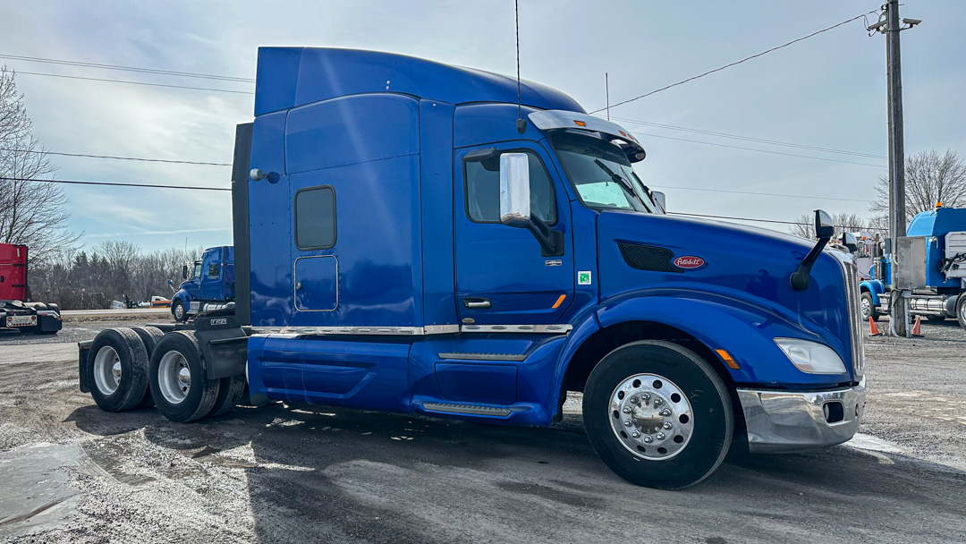 PETERBILT 579 HIGHWAY / SLEEPER TRUCK /  TRACTOR